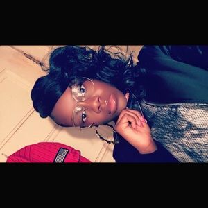 Meet your Posher, Nakeira