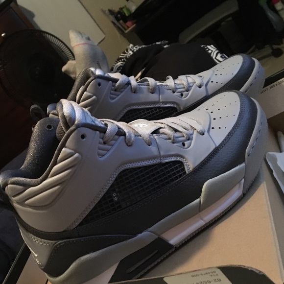 Jordan's size 6.5 never worn, still in box - Picture 2 of 2