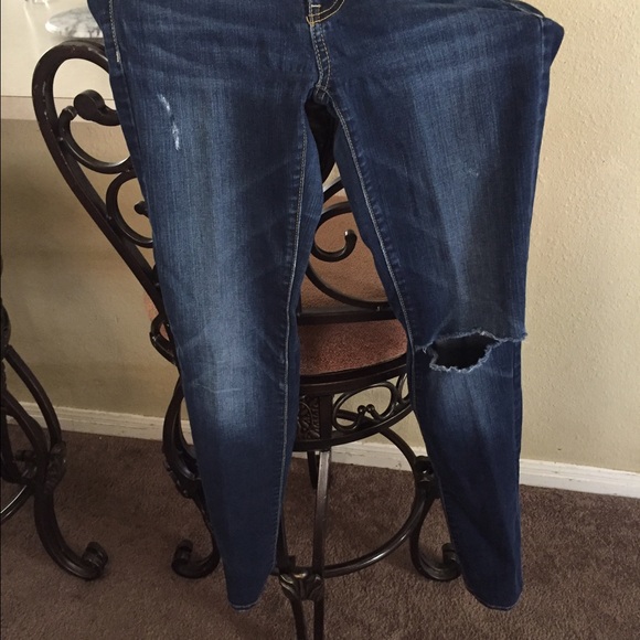 American Eagle jeans size 2. In good condition.