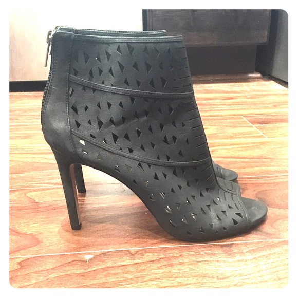 Brand new never worn heels from Vince Camuto! 😍
