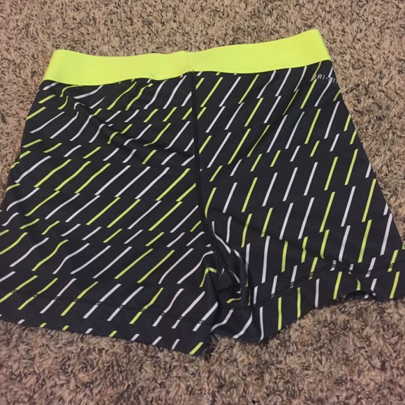 Striped Nike pro - Picture 2 of 3