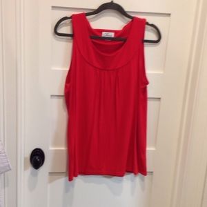 Red tank top, great neck detail