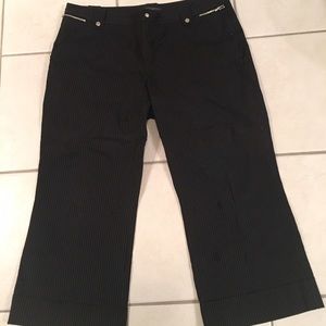Banana Republic 14 Black pin-striped Capri pant