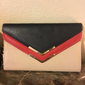 Aldo Clutch