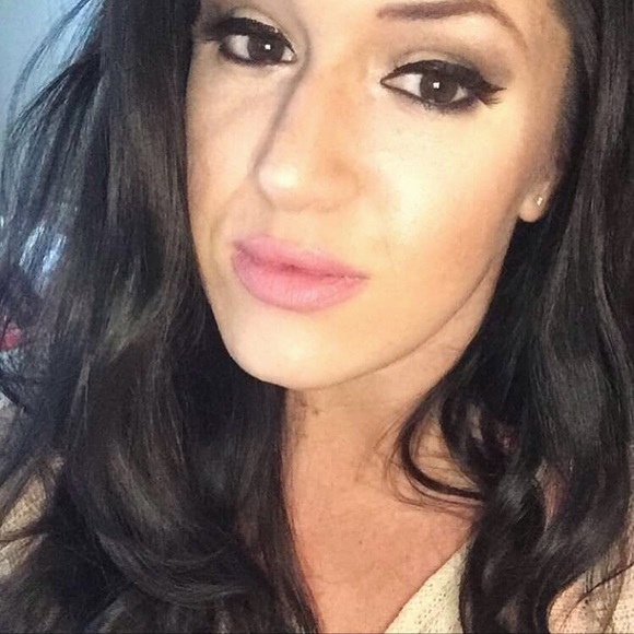 Meet your Posher, Nicole - Picture 1 of 1