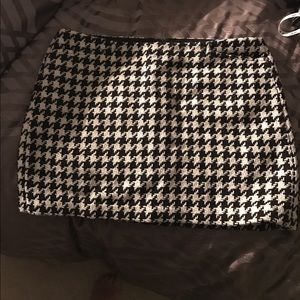 Gap- Wool Houndstooth mink skirt- Size 4