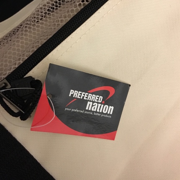 NWT mesh Beach Tote with insulated 12 can cooler - Picture 3 of 3