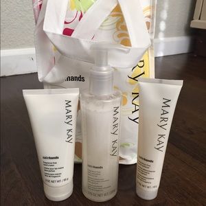 Mary Kay Satin Hands Pampering Set