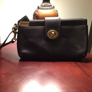 ~~SALE~~Coach Black Leather Clutch/wristlet