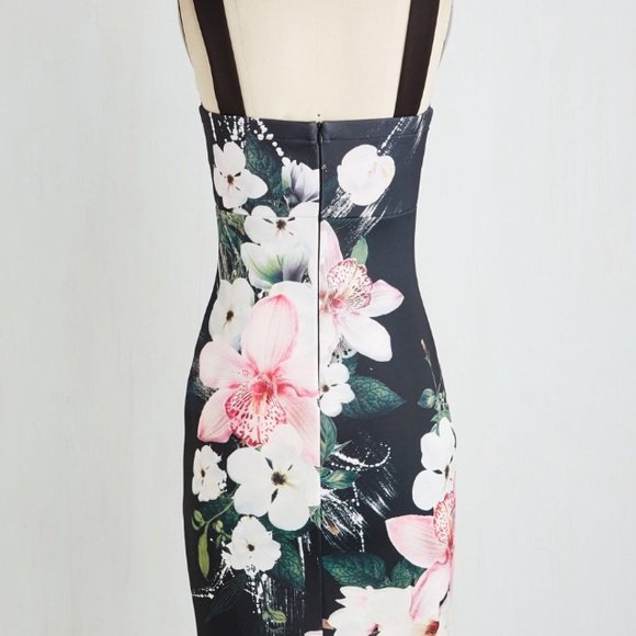 ⛔️ SOLD ⛔️ Stunning floral print dress - Picture 3 of 4