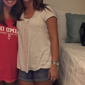 Bordeaux gray v-neck T.