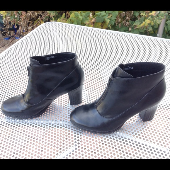 Born Kenley Booties / Short Zip Boots - Picture 2 of 4