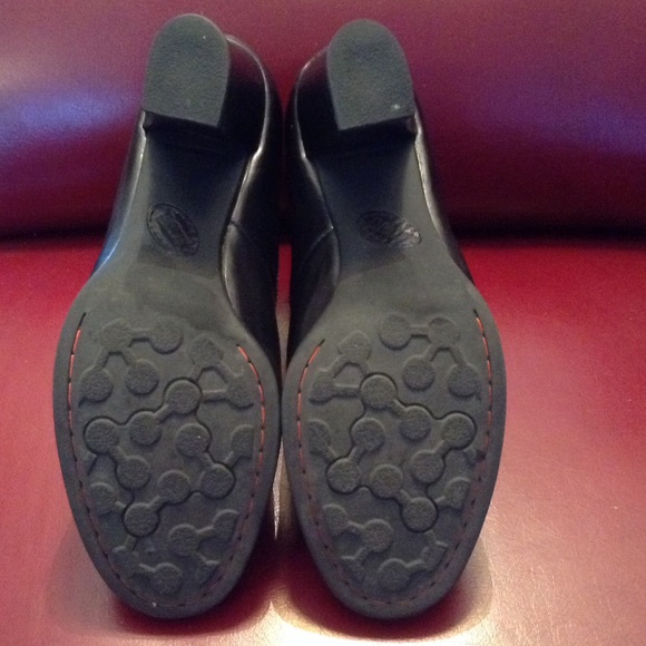 Born Kenley Booties / Short Zip Boots - Picture 4 of 4