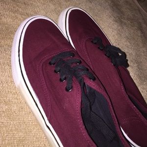 **MAROON VAN LOOK ALIKE SHOES**