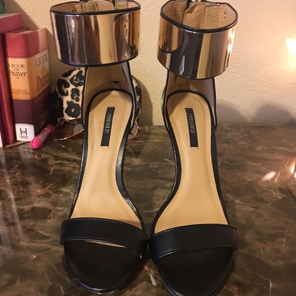 Heels/Pumps