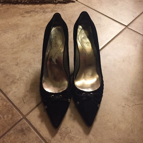 Very attractive Guess Suede pumps with low heels.