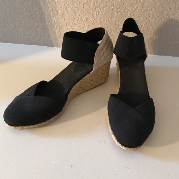 Black and Tan wedges