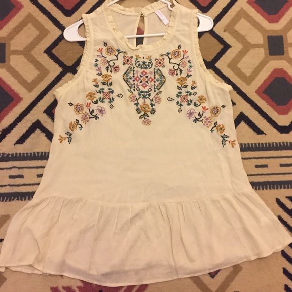 Xhiliration embroidered peplum tank Large