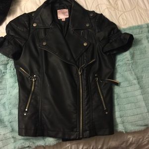 Short waist leather jacket