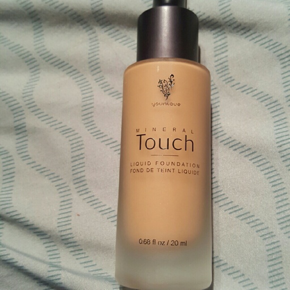 Touch liquid foundation
