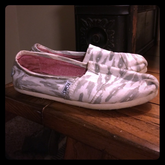 Tom slip ons size 6