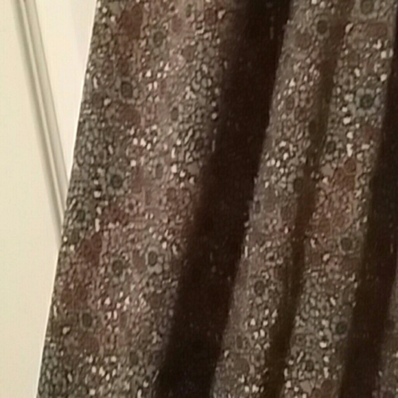 Billabong - Picture 2 of 4