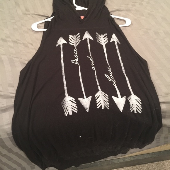 Arrow hooded tank