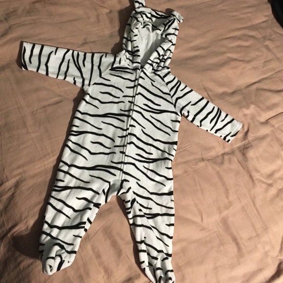HALLOWEEN COSTUME! 6-9 month baby zebra