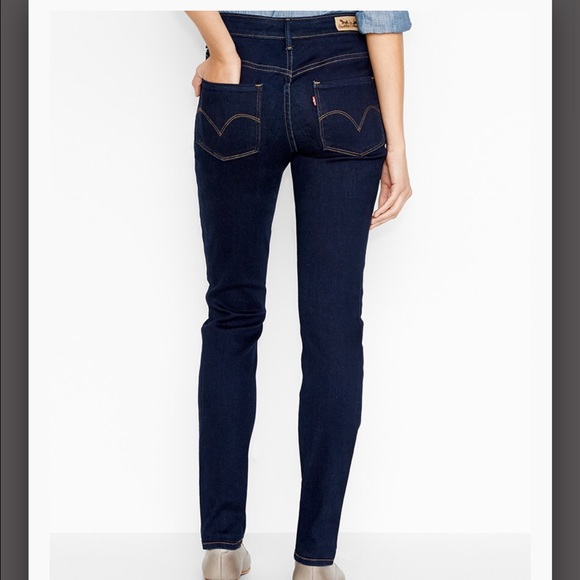 New with tags Levi's mid rise skinny jeans
