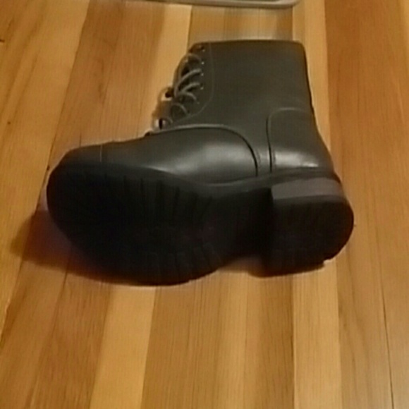 Boot - Picture 2 of 2