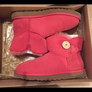 Women's UGG pink bailey button