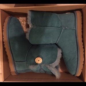Authentic women's UGG bailey button