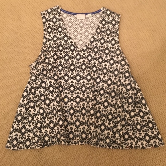 Thick, V-neck tank top