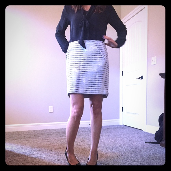 Tweed Skirt with slant pockets - Picture 1 of 2