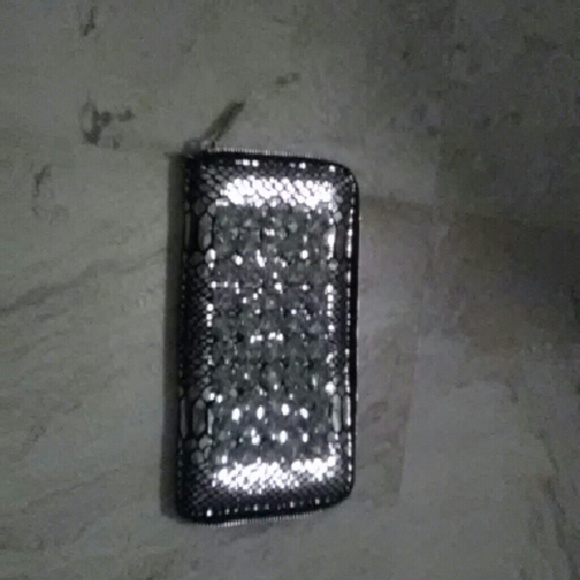 Diamond Sarah Wallet - Picture 1 of 3