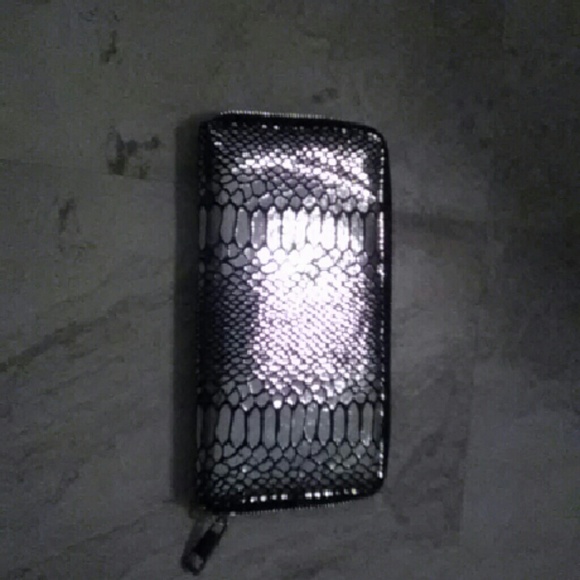 Diamond Sarah Wallet - Picture 2 of 3