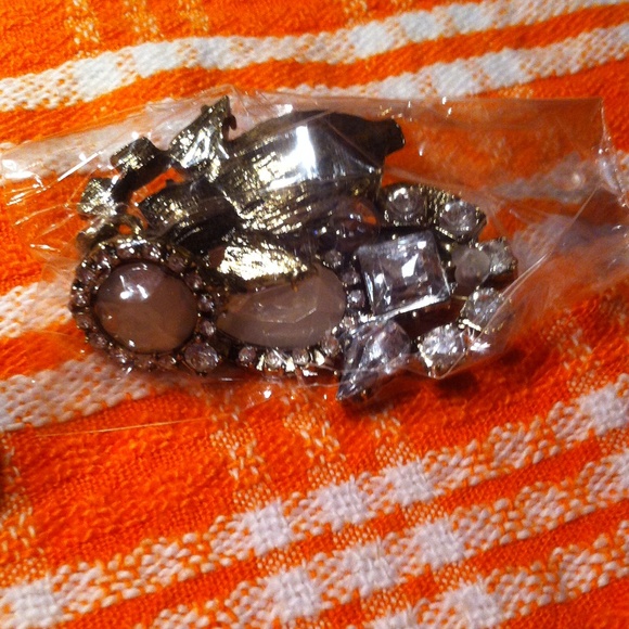 Neutral gray tan dangle statement earring cute - Picture 3 of 4