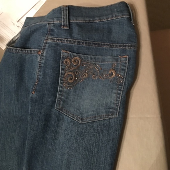 Pretty Jeans, back pockets embroidered