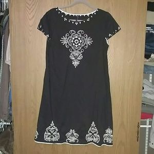 ✨Last Chance!!!✨Black Embroidered Tunic Dress