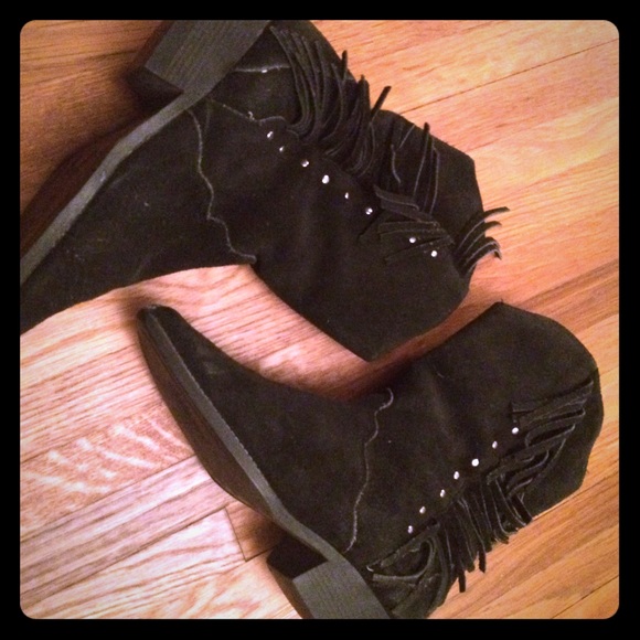 Shoes - Western fringe suede boots great condition