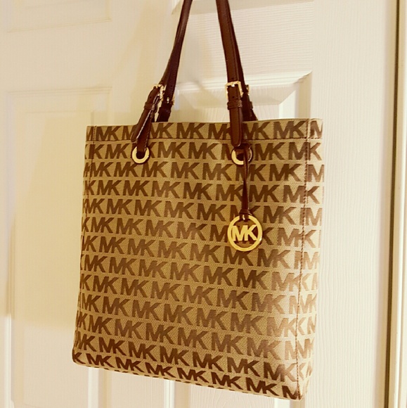 Lightly used MICHAEL KORS tote purse