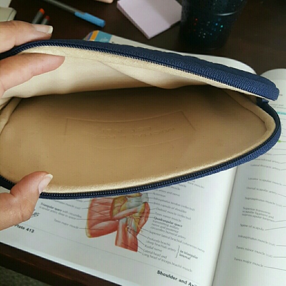 Michael Kors iPad Cover - Picture 3 of 3