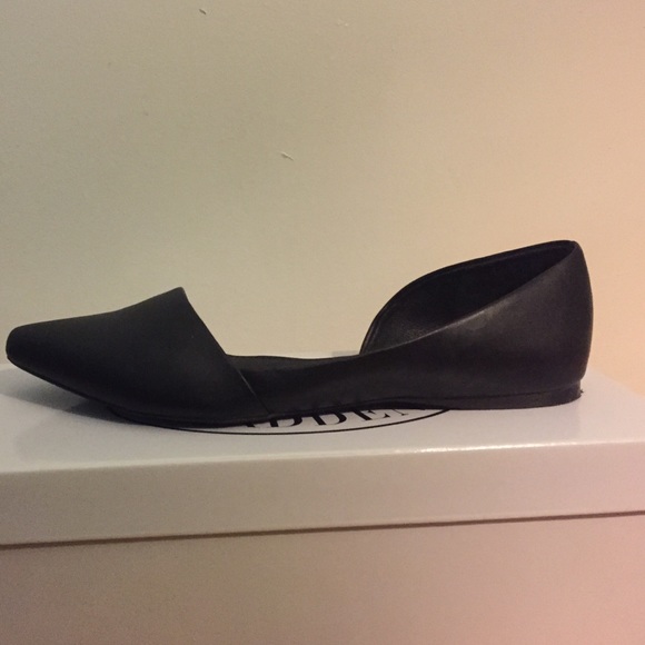 Black Leather Steve Madden Flats