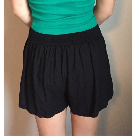 American Eagle Flowy Shorts - Picture 2 of 3