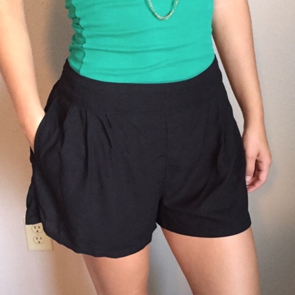 American Eagle Flowy Shorts - Picture 3 of 3