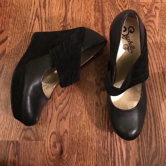 Seychelles Black Leather Wedges