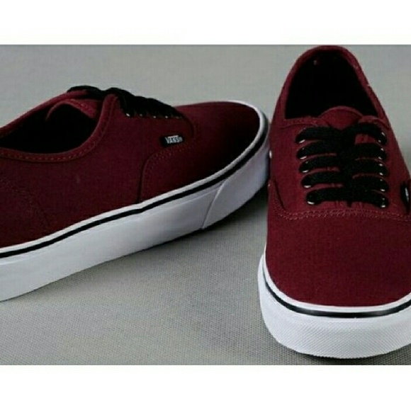 Vans Canvas Shoes in Burgundy