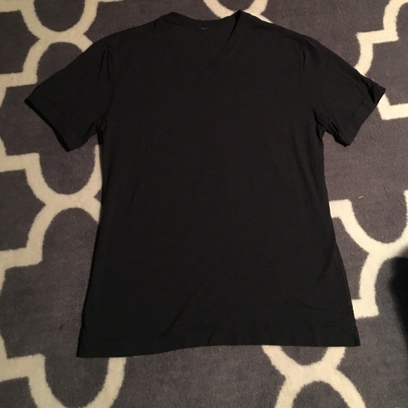 Men's Lululemon casual t-shirt, Size M.