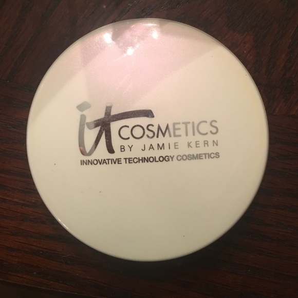 It cosmetics foundation illumination celebration