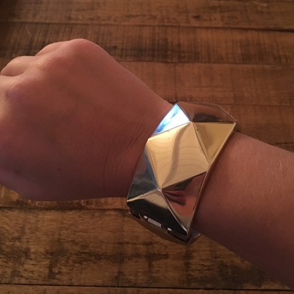 Gold bracelet